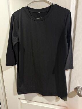 Women’s 3/4 sleeve black t-shirt